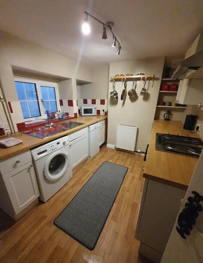 Beautiful Townhouse Next To Royal Victoria Park And Botanical Gardens Within Easy Walking Distance To Bath City Centre Exterior foto