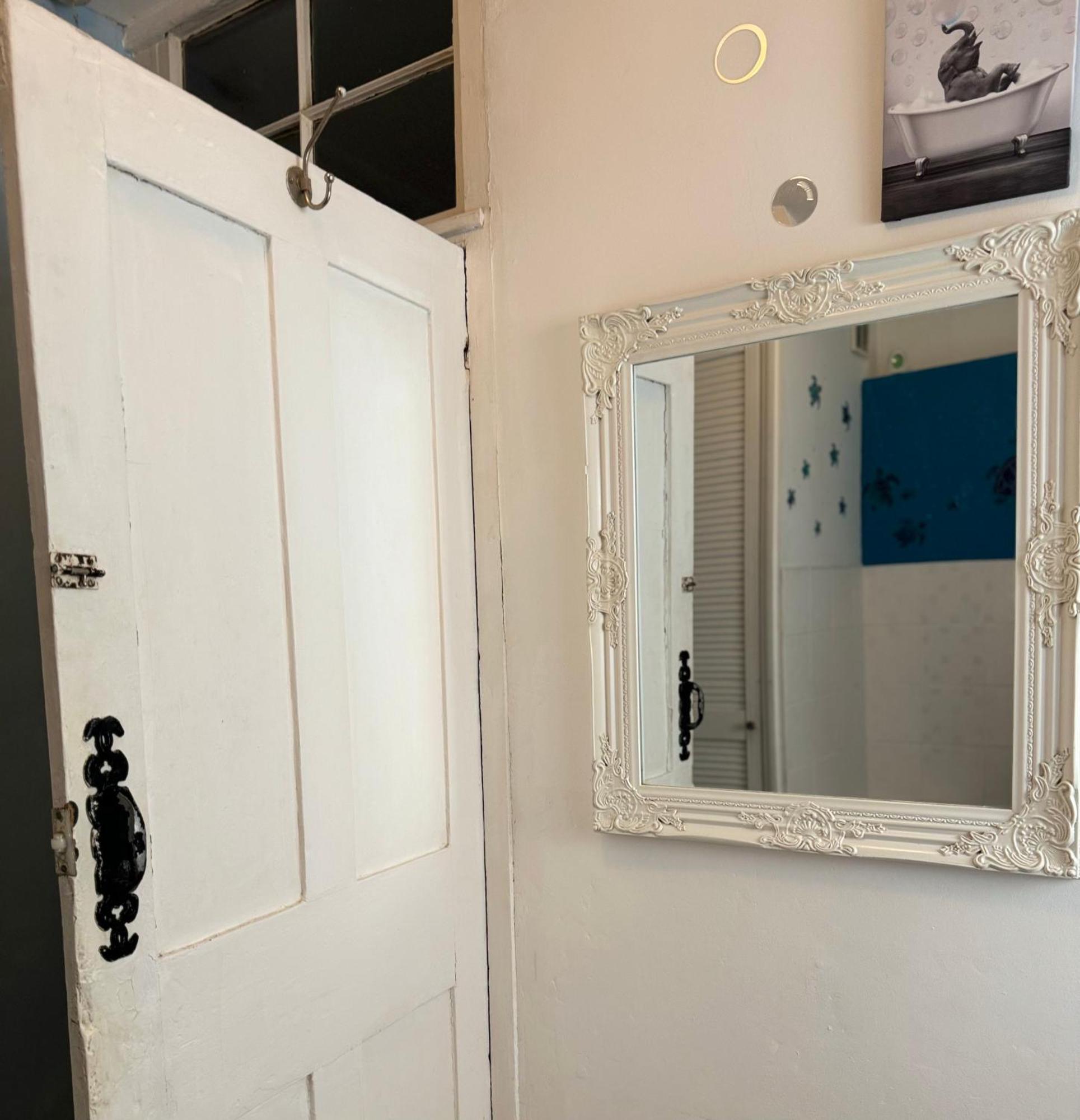 Beautiful Townhouse Next To Royal Victoria Park And Botanical Gardens Within Easy Walking Distance To Bath City Centre Exterior foto